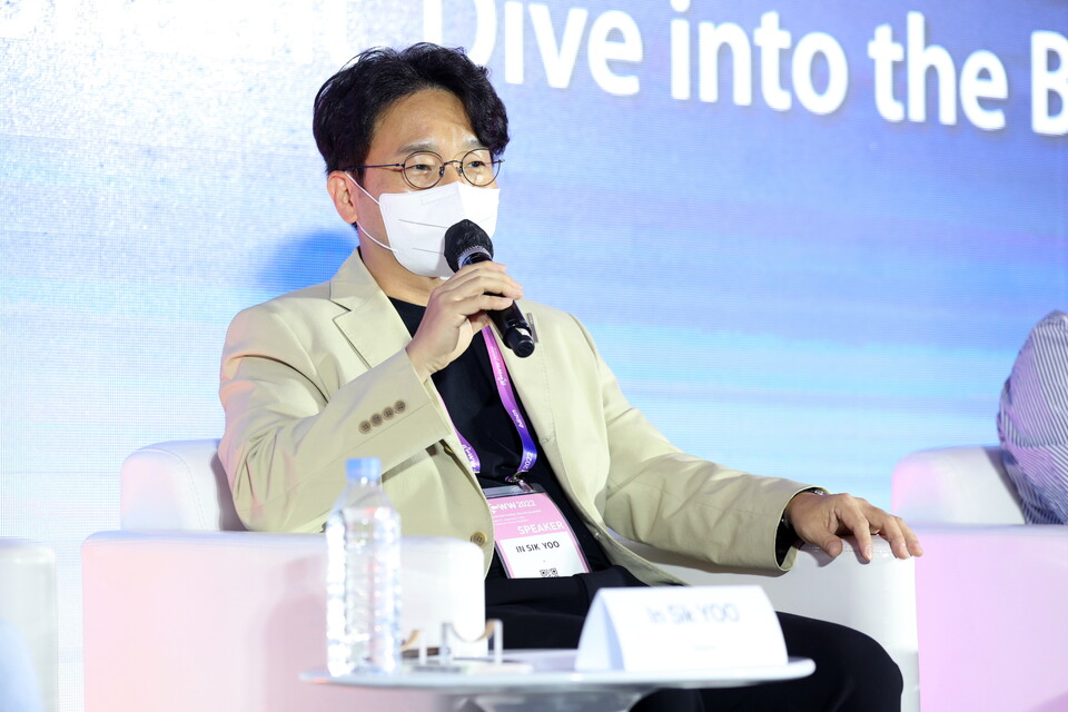 31일 'BCWW 2022'에서 진행된 '이상한 변호사 우영우' 콘퍼런스에 참석한 유인식 감독. 사진=한국콘텐츠진흥원