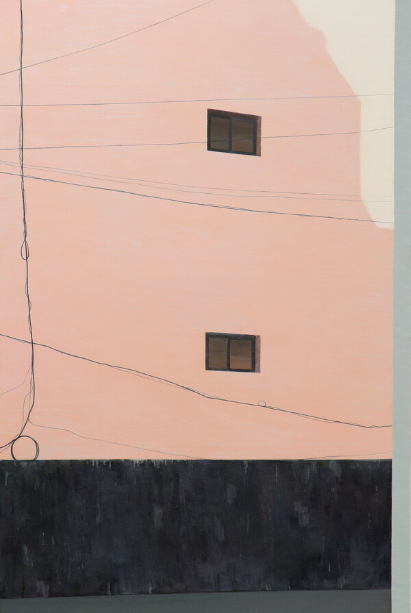 벽과 벽사이 (between the walls), 194 x 130cm, oil on canvas, 2019