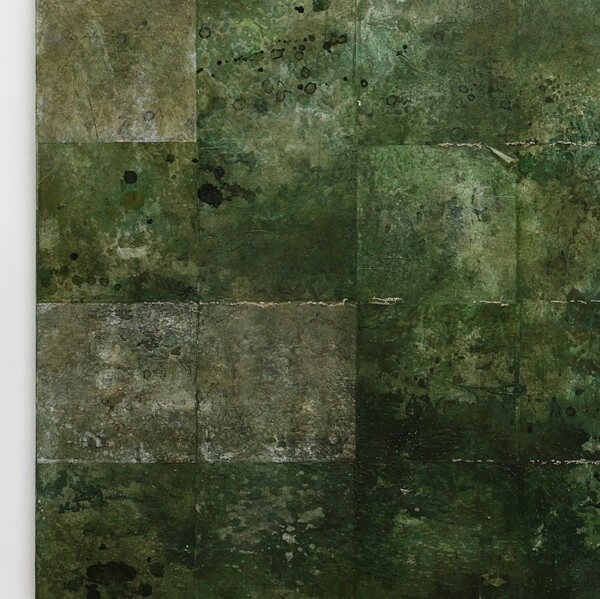보킴, detail of 너무 긴 어느 겨울날에, 2023, Hanji, sand, acrylic, and conte on canvas, 150 x 150 cm / 사진=라흰갤러리