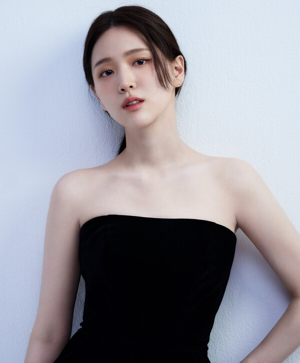 김지은, 청초부터 시크까지…새 프로필로 매력 자랑 김지은, 청초부터 시크까지…새 프로필로 매력 자랑